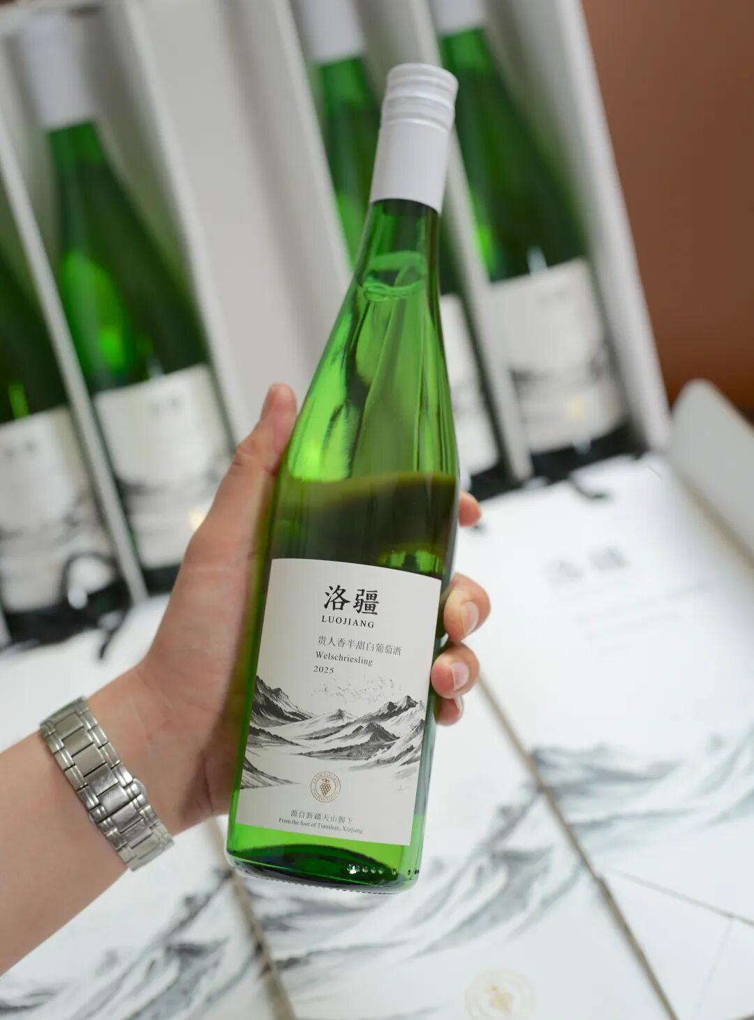 人生建议：把啤酒可乐换成它！一口封神！
 
好喝，非常好喝。
 
不需要你懂品种