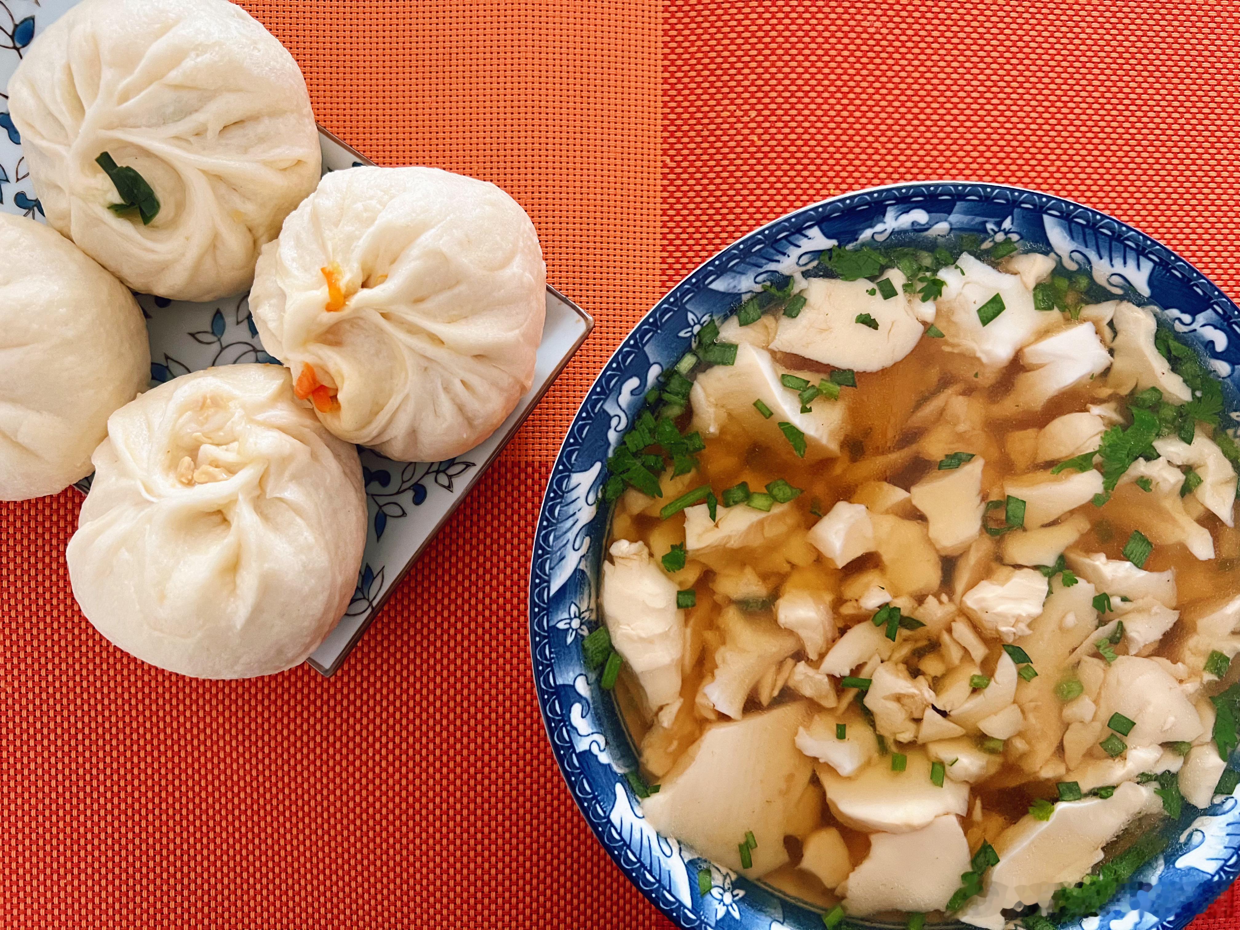 早餐哥  9月19日早餐素包子，豆腐脑不自满，不动摇，不懈怠，不折腾。 ​​​
