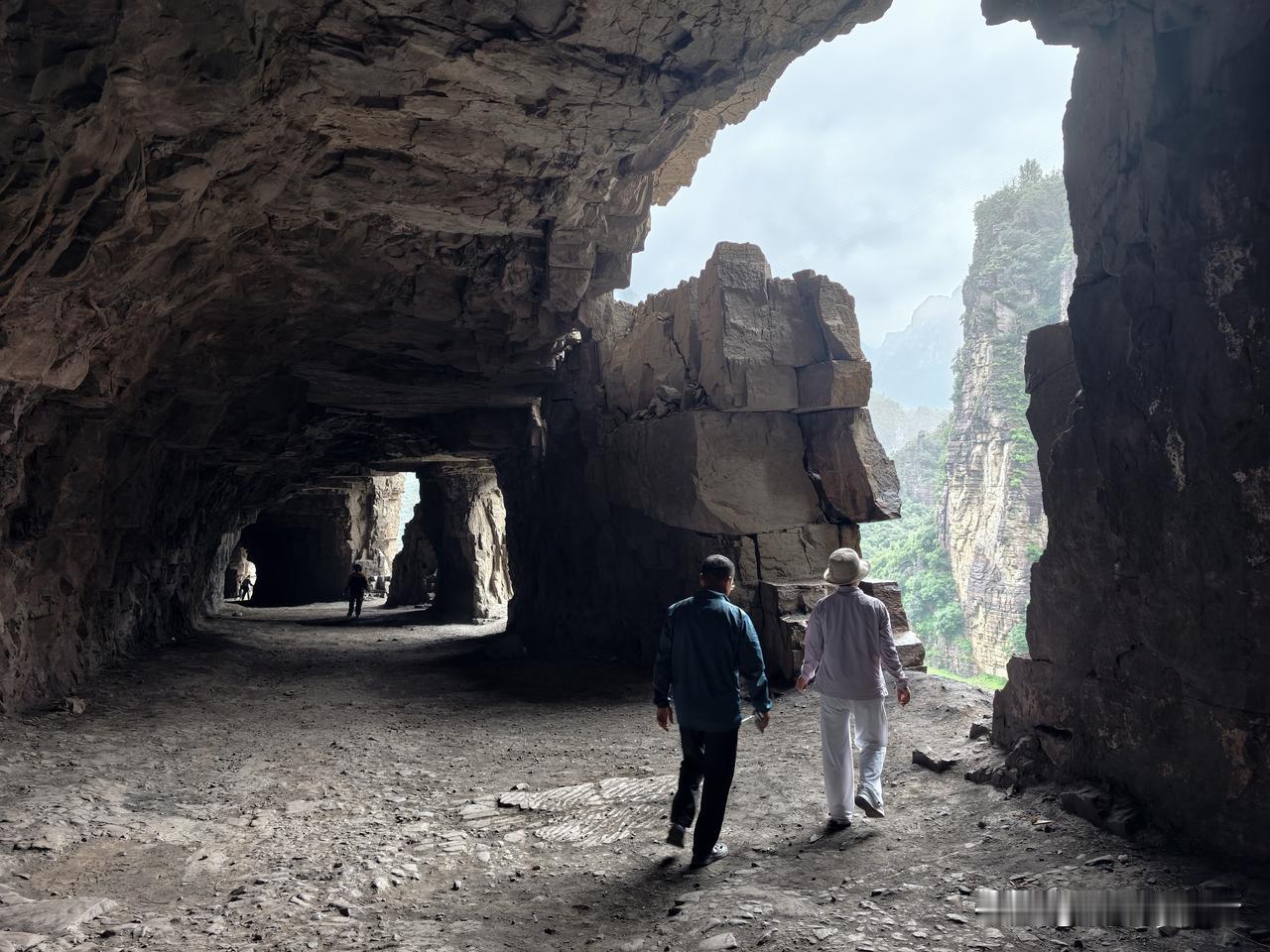 自驾南太行，真的没想到，
陈家园挂壁这么美，幸亏听了老板娘建议，要不然真错过了。