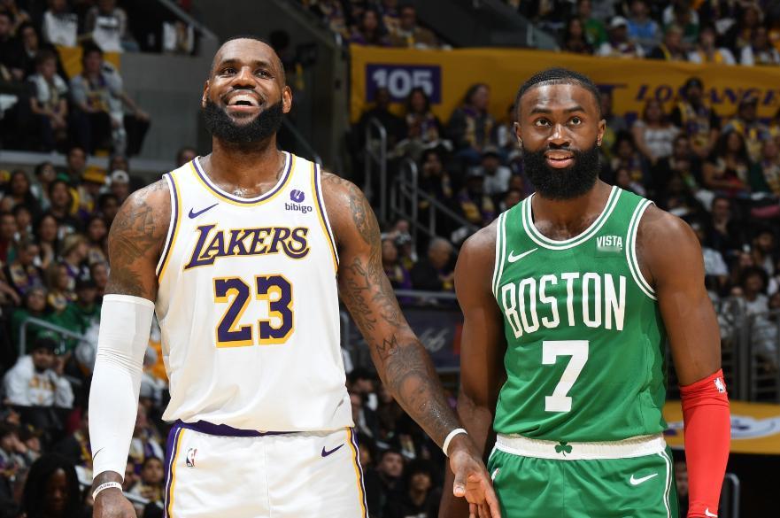 黄绿大战，湖人主场89-111惨败凯尔特人。赛后，詹姆斯称赞了杰伦·布朗的表现，