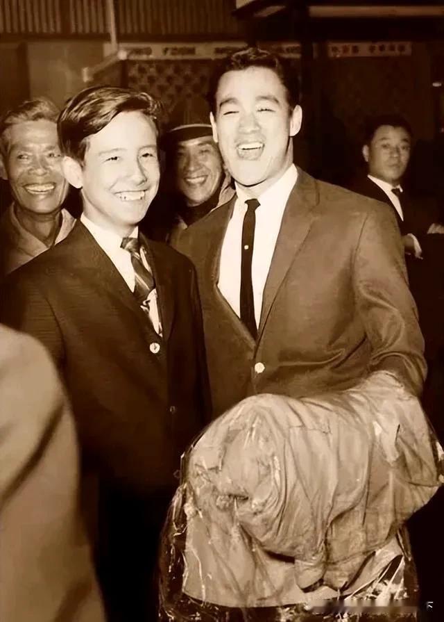 李小龙的自制健身饮料

据李小龙的胞弟李振辉回忆，在1969年他前往美国探望李小