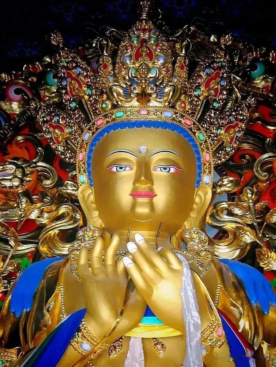 90%的人都拜错了！五台山这尊弥勒，根本不是笑口大肚佛
 
一进汉地寺院，山门殿