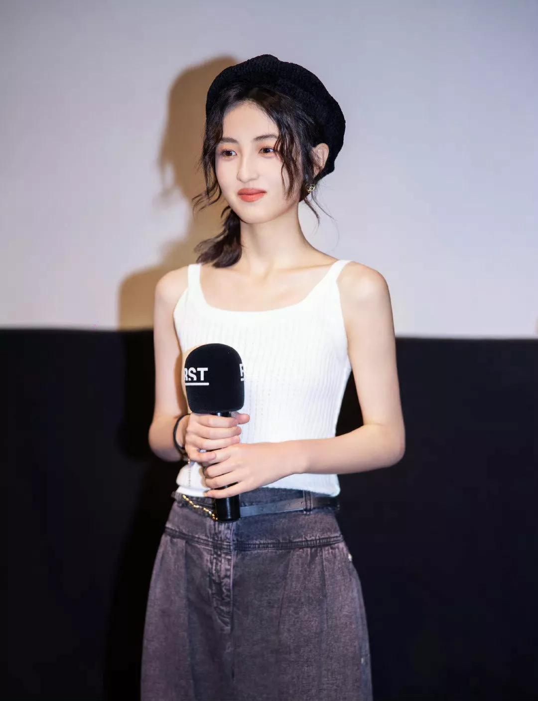 张子枫变化好大
7月29日，张子枫现身FlRST青年电影展，整个人气质，容颜、身