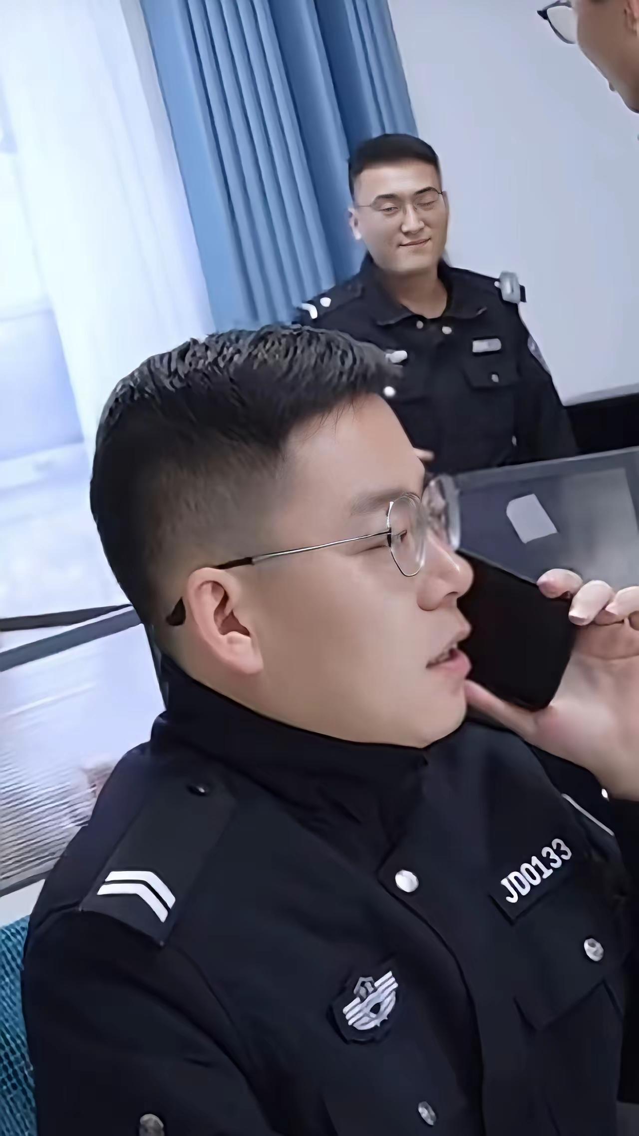 干辅警的，好多都是家里条件不错的，就是想找个活打发一下时间，钱多钱少的无所谓，家