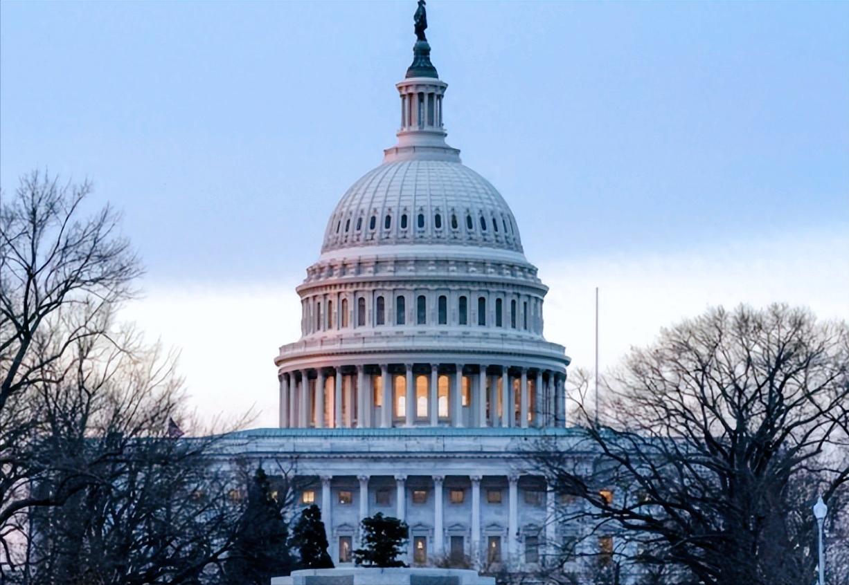 美国又出大事了！国土安全部眼看就要彻底停摆了。
 
当地时间2月12日，参议院针