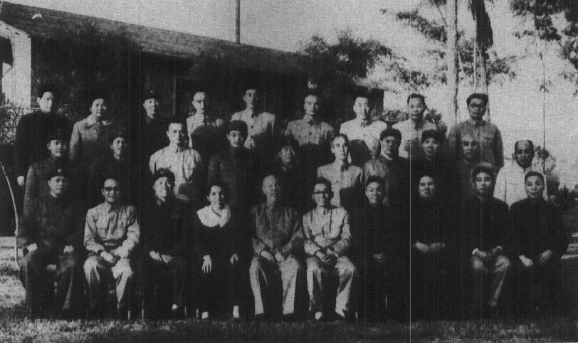 1963年，福州军区、福建省委领导同志陪同董必武在福建视察。前排右三起:卢胜、韩