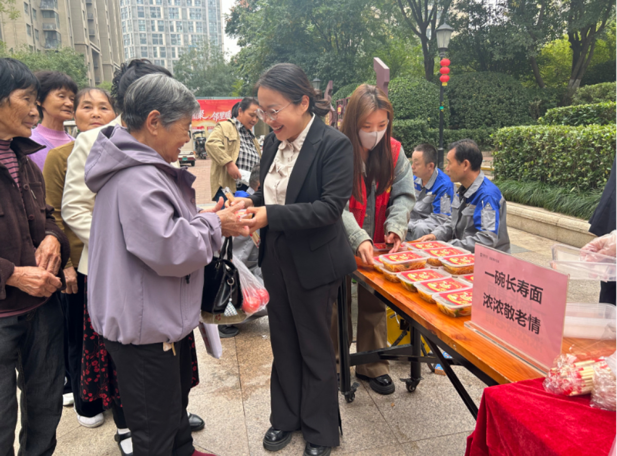 汝河路街道澜景社区开展便民服务温暖民心