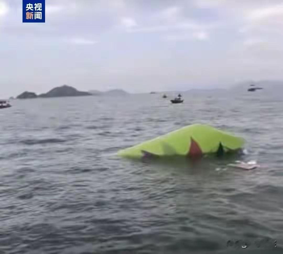 20日凌晨，香港国际机场发生事故，一架由阿联酋迪拜抵港的货机降落期间冲出跑道坠入