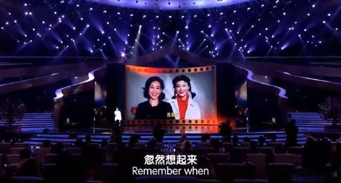 AI闪耀北影节，影人跨时空相拥。歌词歌声响起，两个时空交织，AI满含爱意，科技与