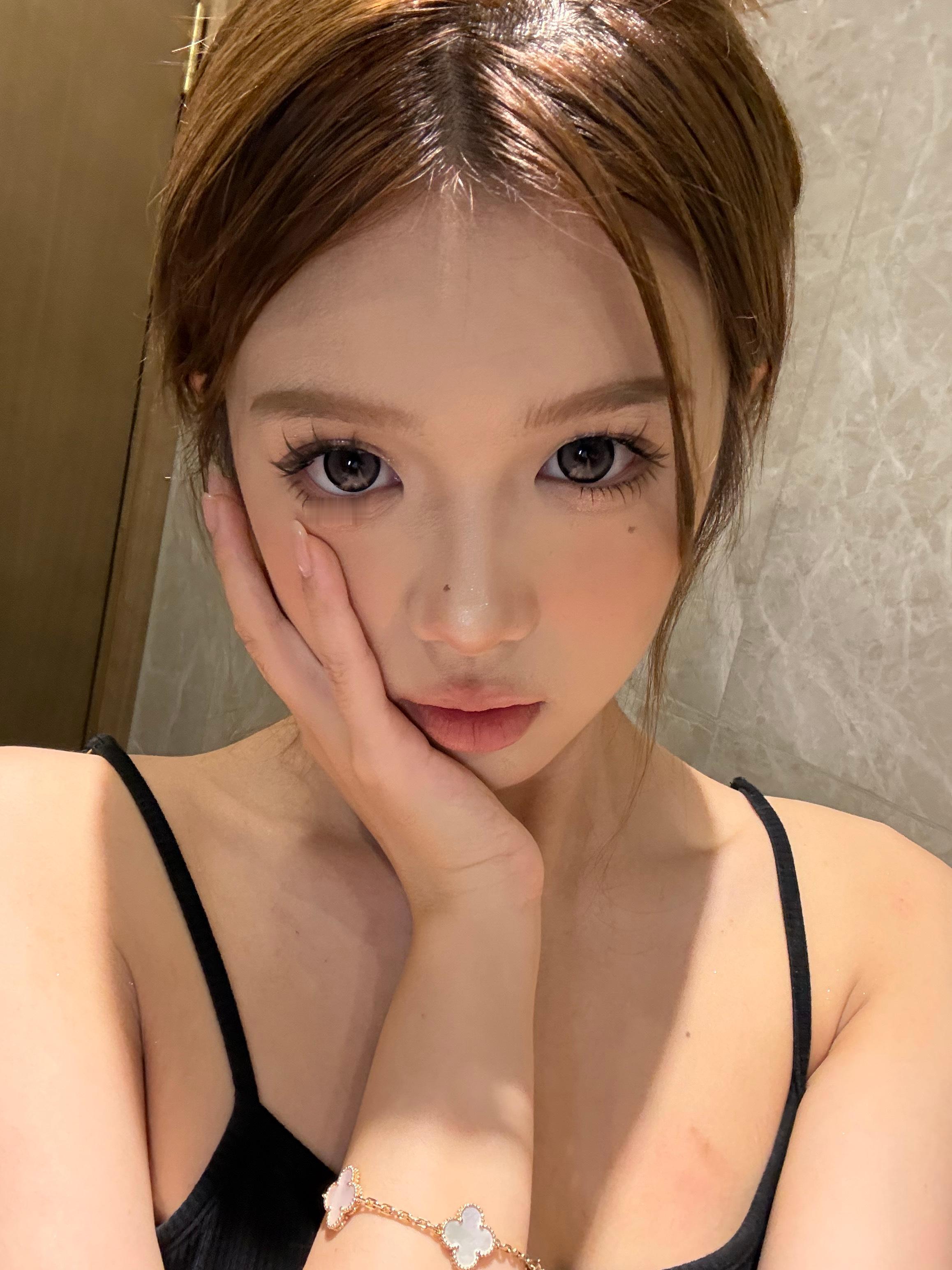 都去买iPhone16 姐妹们 个人感觉是xsmax 以后最好看的机型 11 1