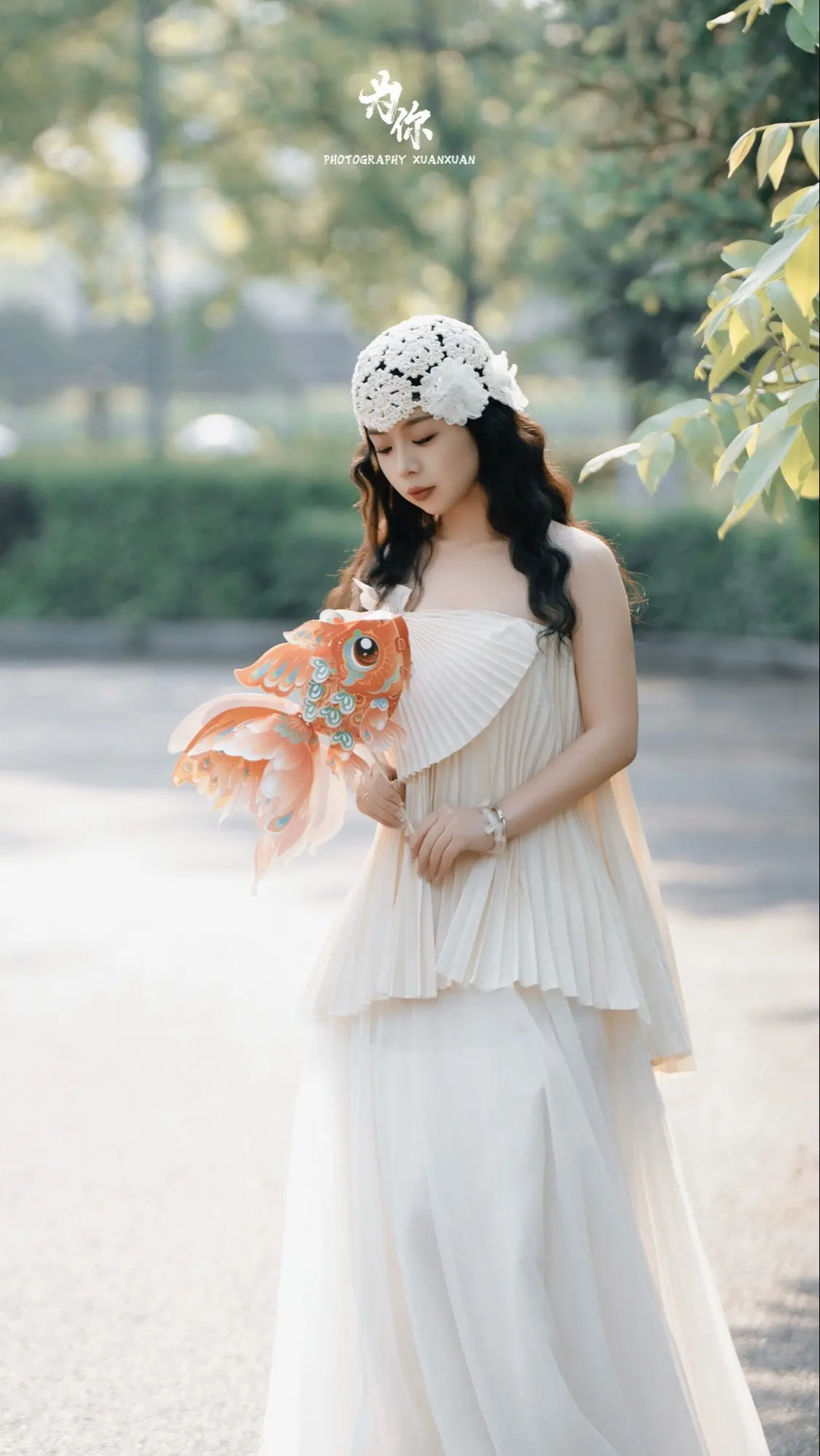 温暖的 细腻的。像绿意漫过夏日的香气 再一次夸赞新娘选的晨袍太适合她了