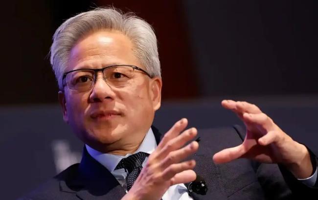 黄仁勋曾发出警告，如果DeepSeek跑在华为芯片上，美输掉的不只是市场！有些产