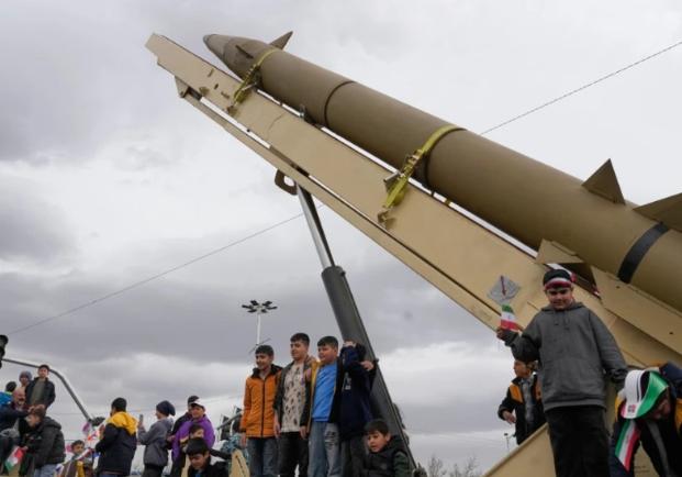 就在刚刚，
 
伊朗发动斩首打击！
 
3月2日，伊斯兰革命卫队正式宣布：发动了