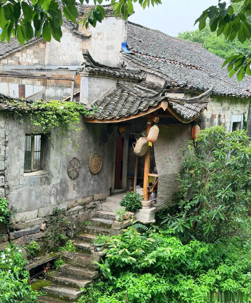 端午旅途见微博旅行ing藏在安徽泾县的查济古村，还保留着一百四十多处元明清古建筑