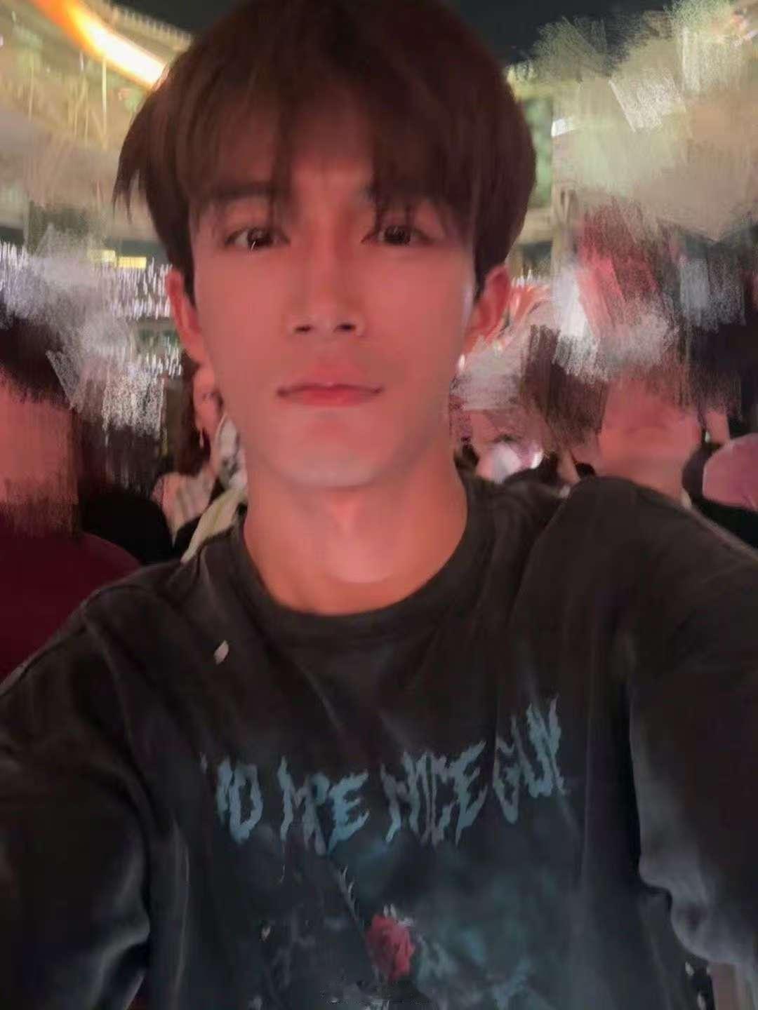 王星越告别九月王星越九月plog王星越九月plog，告别九月，[抱抱][抱抱] 