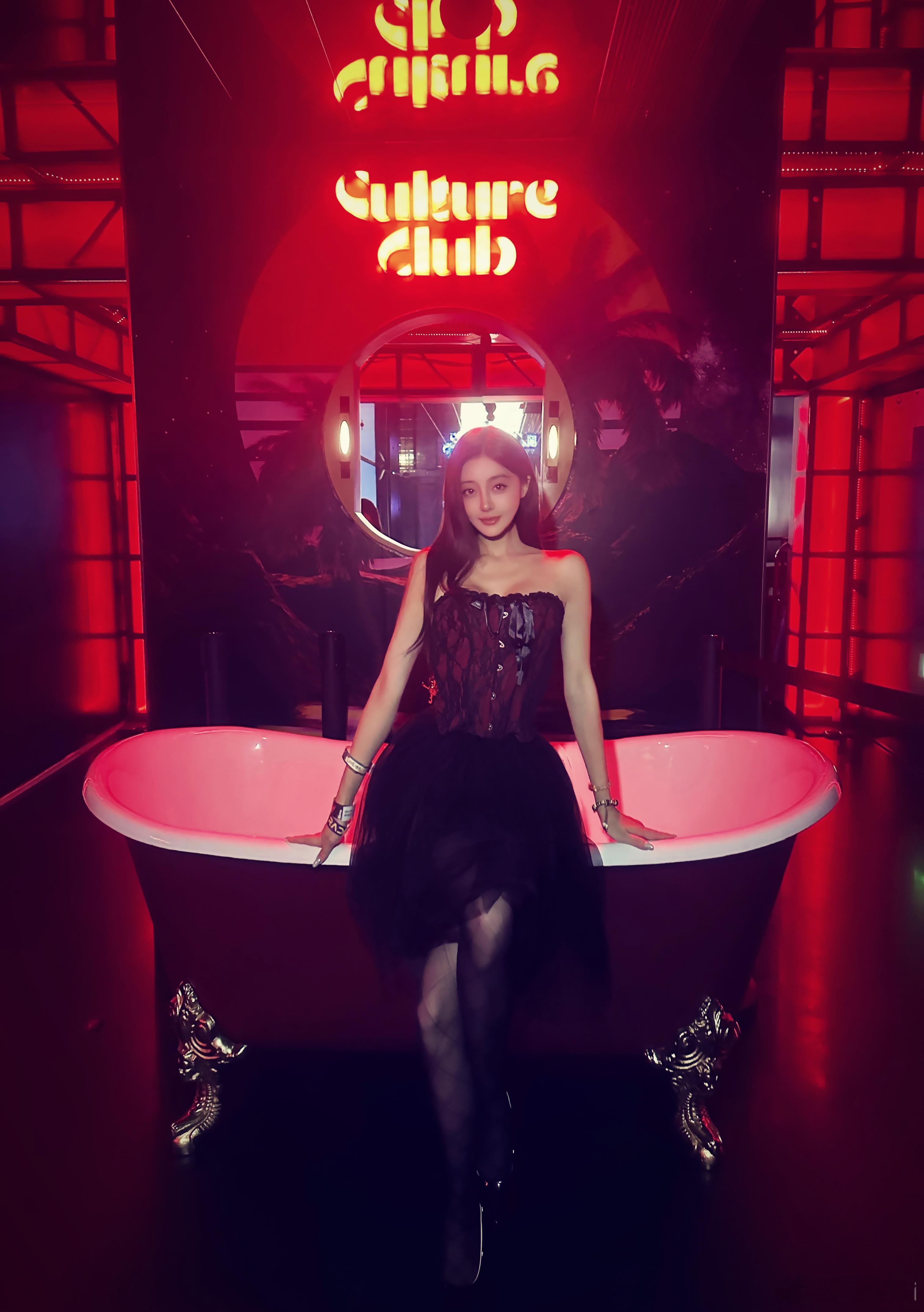 聪明的小孩已经提前过节了🪄🧙🏻‍♀️. .🕸️ ​​​