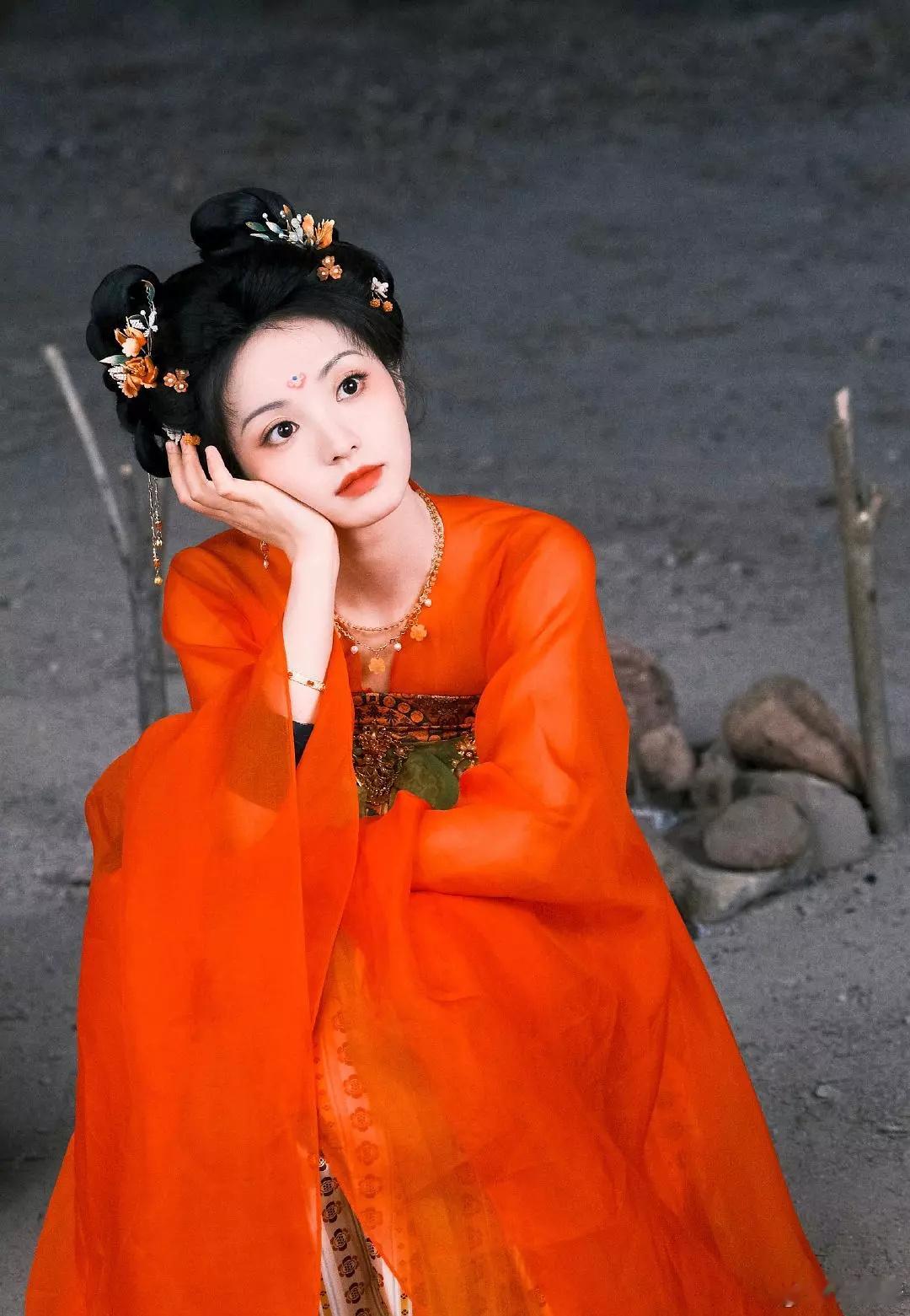 95四美待播电视剧造型：田曦薇《子夜归》张婧仪《梦花廷》王楚然《成何体统》周也《