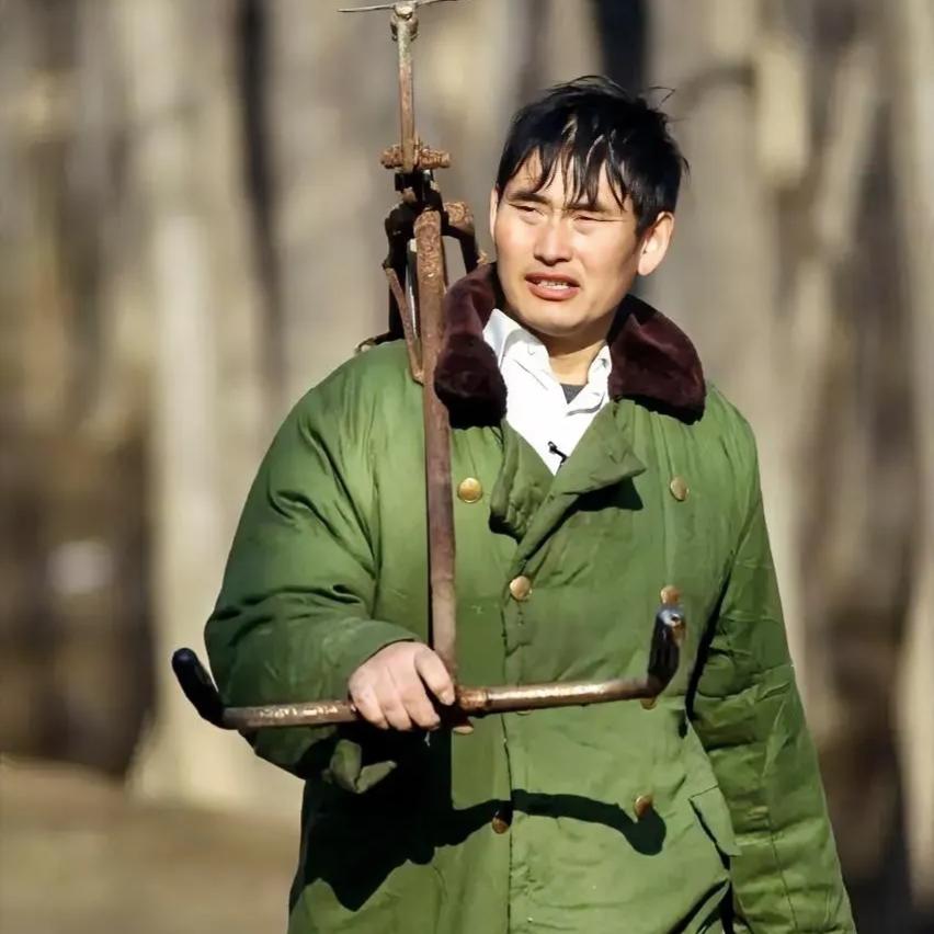 大衣哥5月商演直接排满，人气依旧火爆全网！

让人佩服的根本不是赚钱多，而是他十