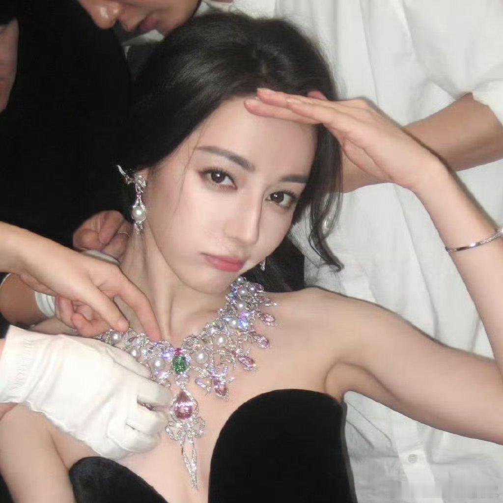 迪丽热巴马年央视春晚这泼天的富贵也是给到了四川咯 期待迪迪巴巴的精彩表现