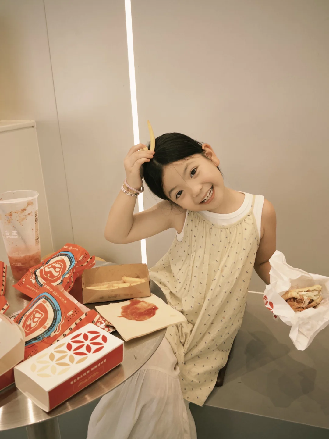 嘎嘎满足🍔🍟🥤