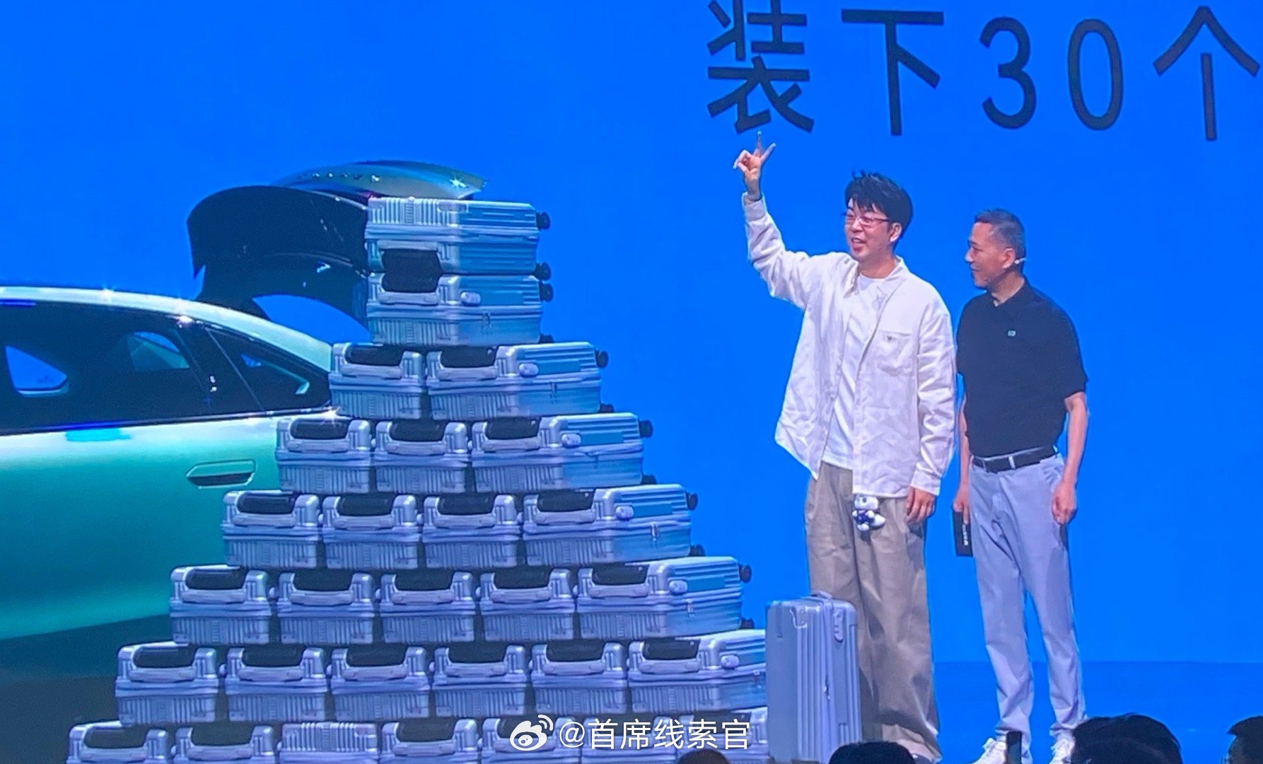 大空间越级纯电家轿极狐S3极狐 S3 能装下 30 个 20 寸的行李箱。极狐贝