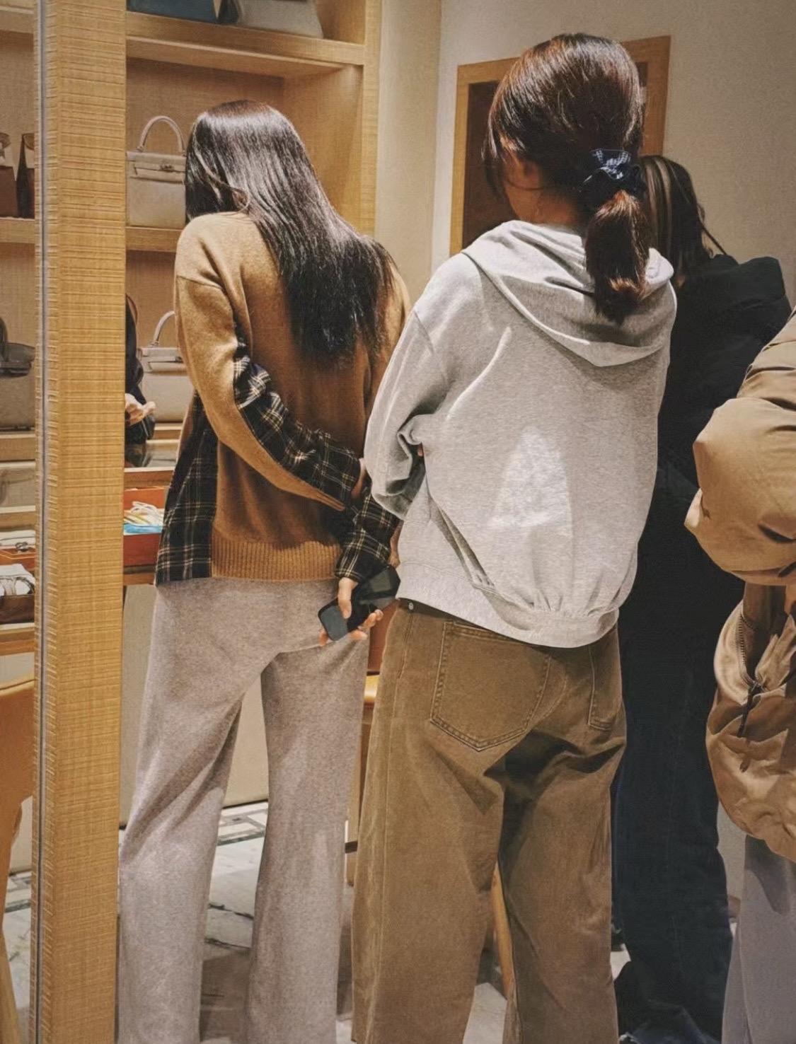 我被老师训的时候也这样站.