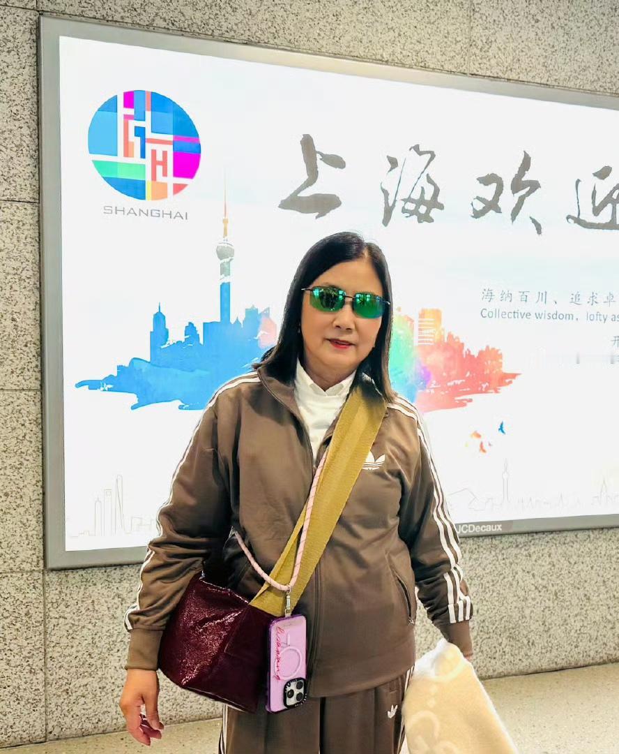我发现，五一劳动节放假，好像是专门给普通人放假的……

你看大明星汪明荃等，人家