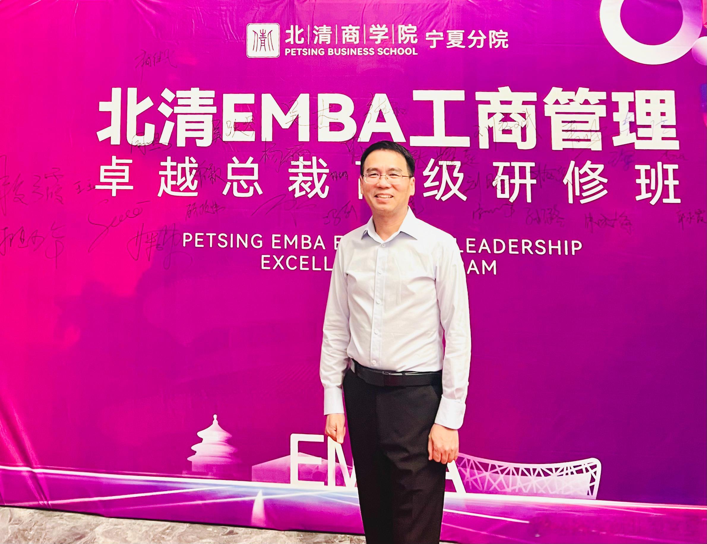 初抵银川，已是夜幕微垂。宁夏分院刘佳欣院长早已等候，热情周到的安排，让风尘仆仆的