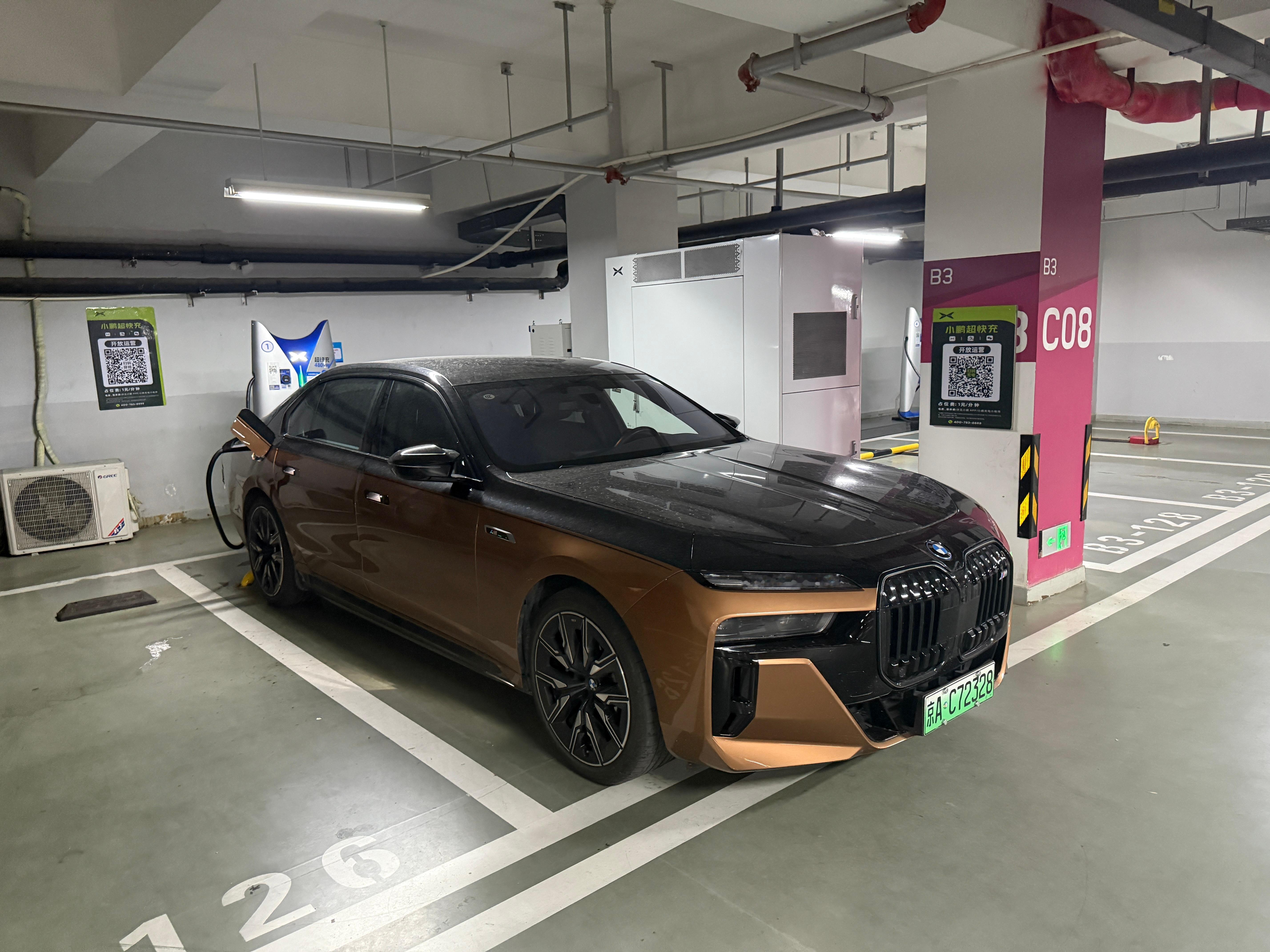 降价最高30万的应该是这辆落地200多万的BMW i7 M70L降价完了落地也接