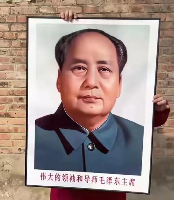 千言万语书心意，含泪思念毛主席！
 
为什么岁月越久，我们越想念毛主席？每次提起