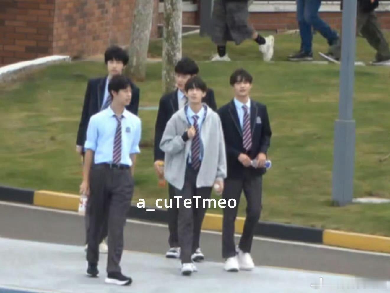 我们的少年时代2群演也都锅盖头啊