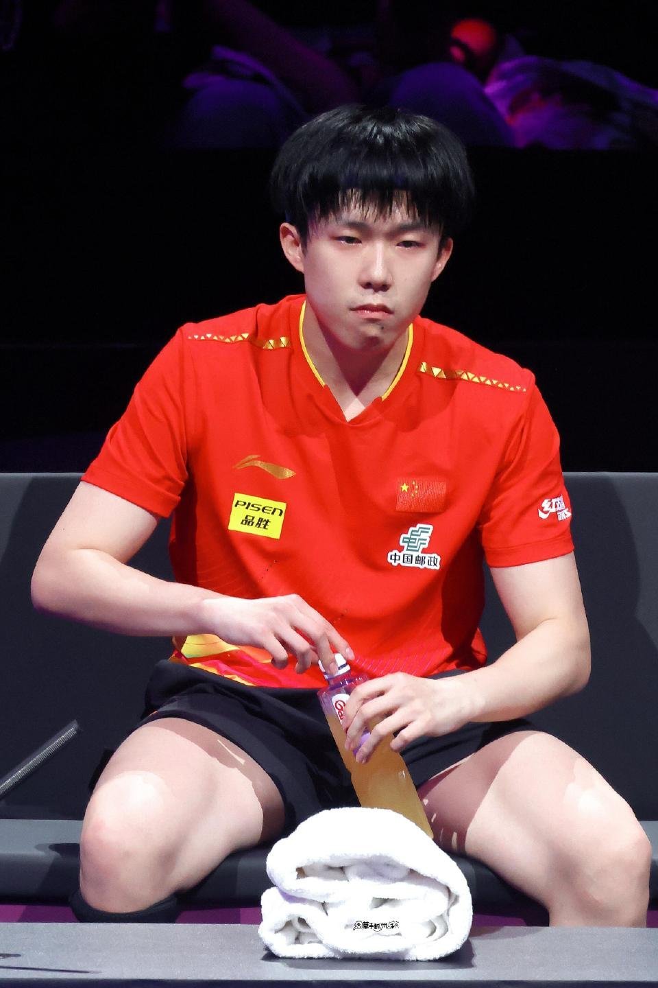 王楚钦 🦁国乒男队队长王楚钦 以健康为帆，快乐为桨，在人生的赛场上，王楚钦永远