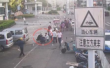 473元也追？武汉警方半个月死磕医院门口“算命团伙”，回应：小案不小看

据大河
