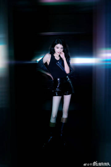 终于等到孙怡上浪姐了 舞台亮眼，孙怡甜飒兼具，长腿加才艺，每一次表演都让人心动，