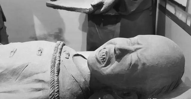 古代太监有多惨？只割睾丸变全切，死亡率近40%，老了连祖坟都进不去

中国历史上