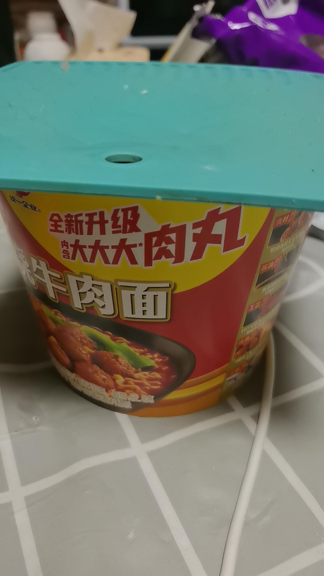 我完全同意这个观点，能省则省真的是过日子最实在的智慧。
前两年身边有个朋友月薪一
