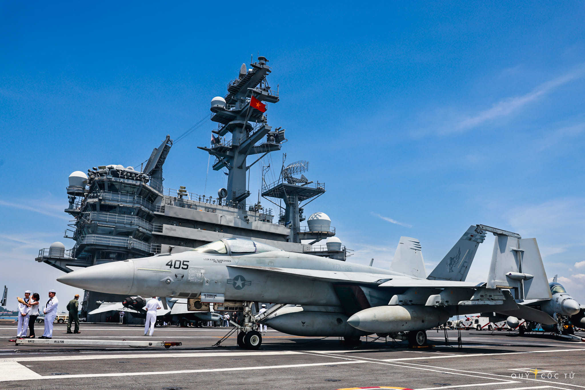 “罗纳德·里根”号航空母舰 (CVN-76)访问越南岘港 ​​​——F/A-18