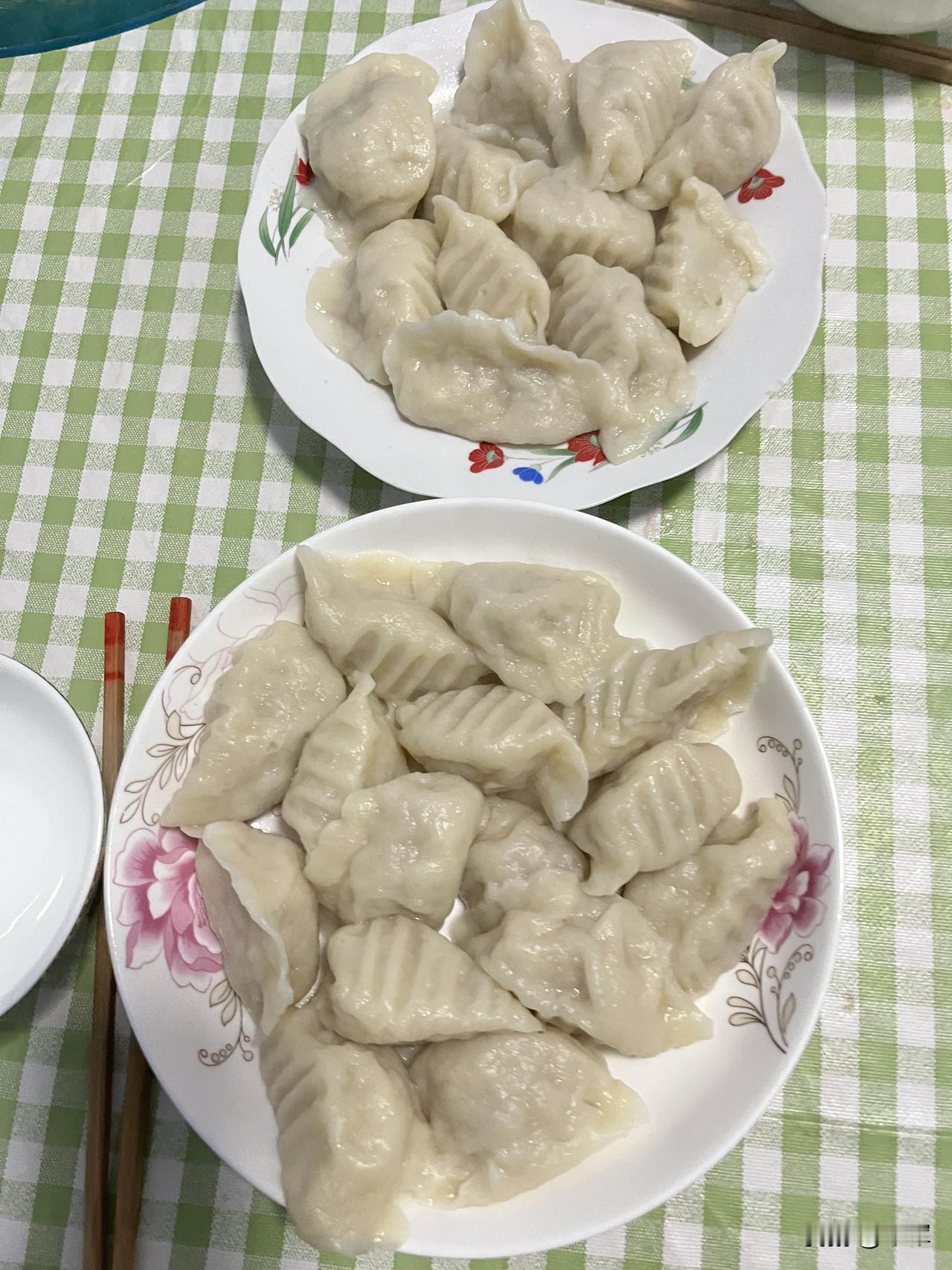 我告诉大家的秘密，饺子下面有这个道道，比没有道道的饺子味道好吃！不信你试一下。