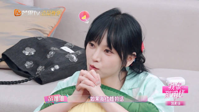 @黄灿灿acan 说如果结婚要选在工作日，这样朋友可以趁机休息一天，就算不来参加婚礼也可以请假在家睡