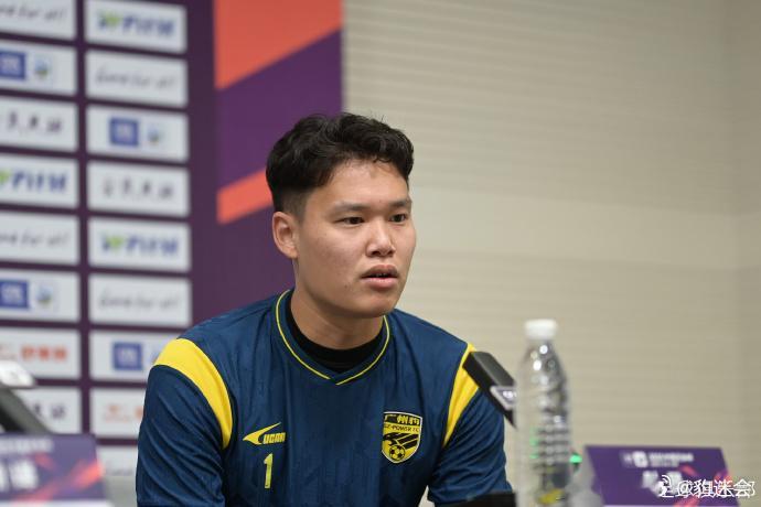     陈钊，1996年10月26日出生于北京。身高189cm，司职守门员。职业