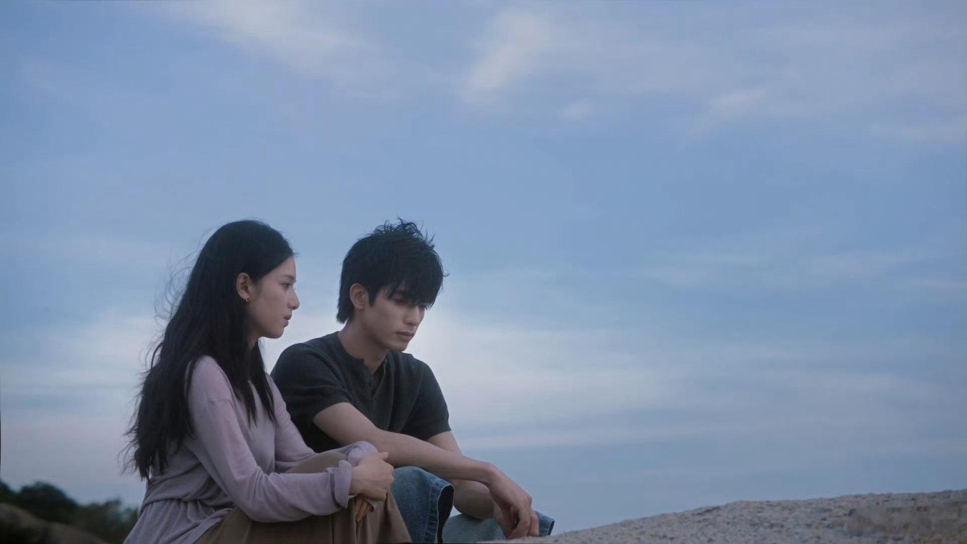 野狗骨头第22集闭眼吻 野狗骨头海边接吻 所有口是心非在此刻落幕，海边闭眼一吻接