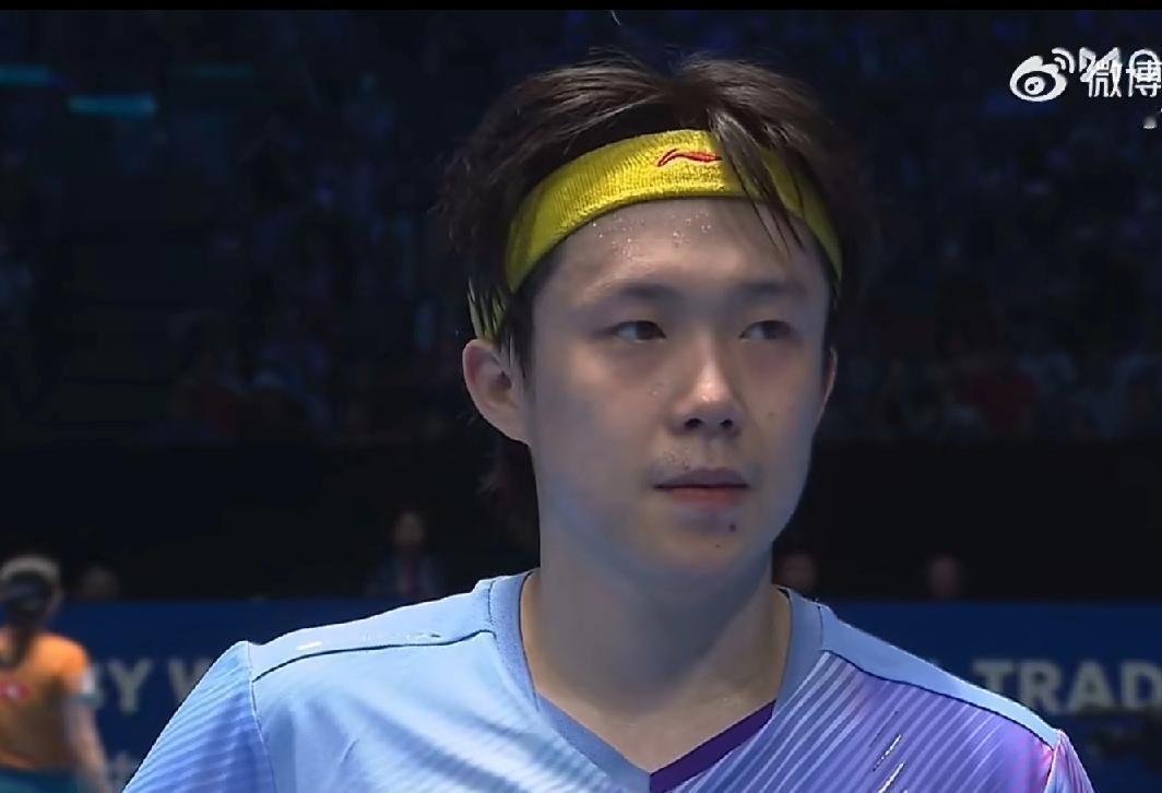 赢得比赛晋级四强，王楚钦这样说：

1、谈关系：周启豪也是和我在联赛上，不论是国