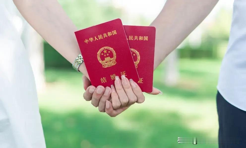 为何现今的年轻人都不愿意结婚了?
婚姻伴随着诸多因素，现在的年轻人有自己的想法