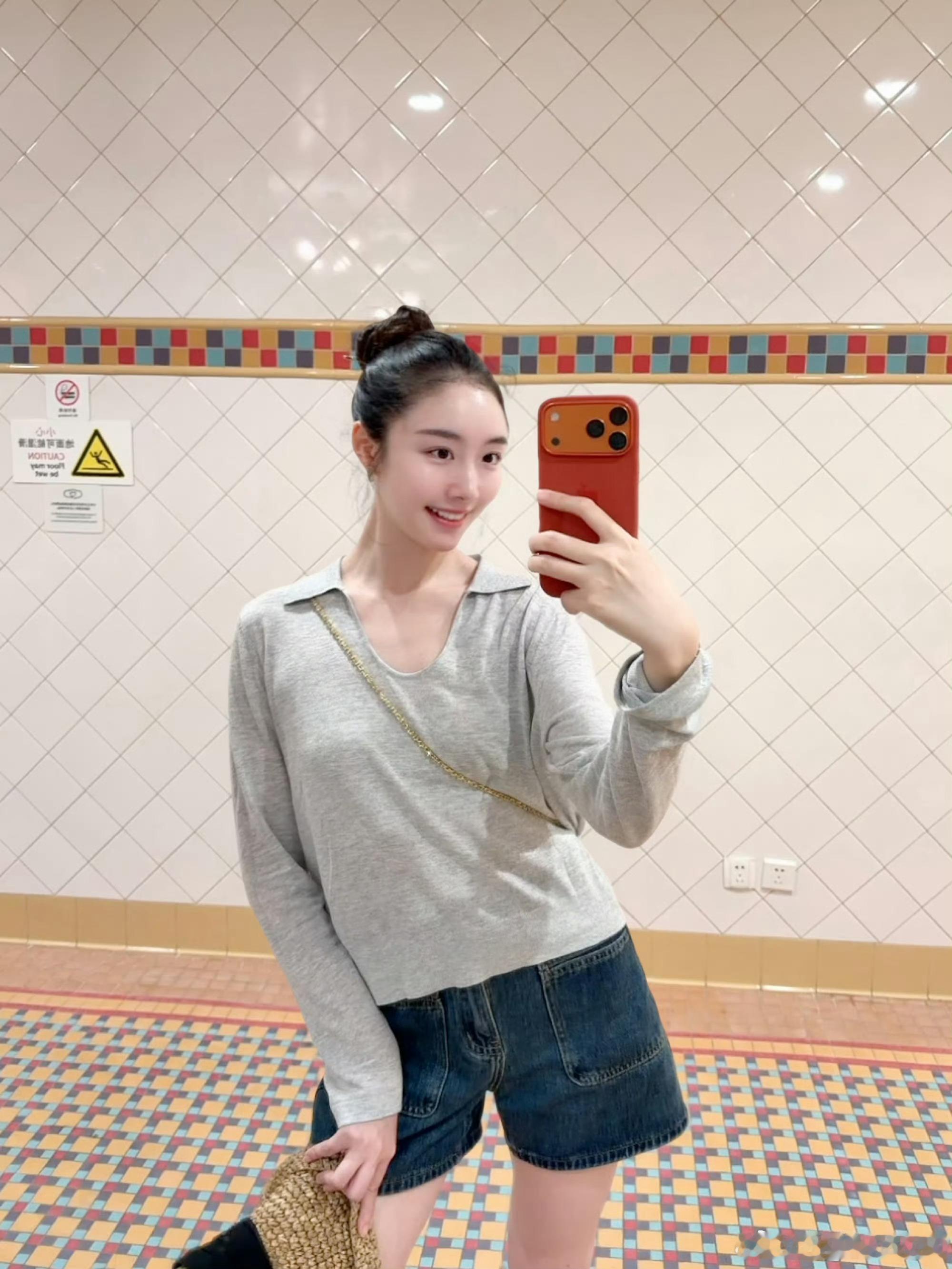 霍尊前女友陈露发无犯罪证明陈露晒无犯罪证明：一场迟来的舆论反击，更是法律程序的尴