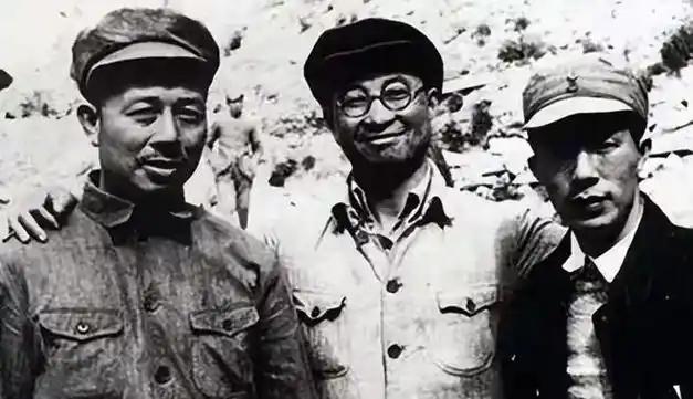 刘伯承感叹：千军万马中只有贺龙、陈赓能玩转旧时代的三教九流！

各位老铁，今天咱