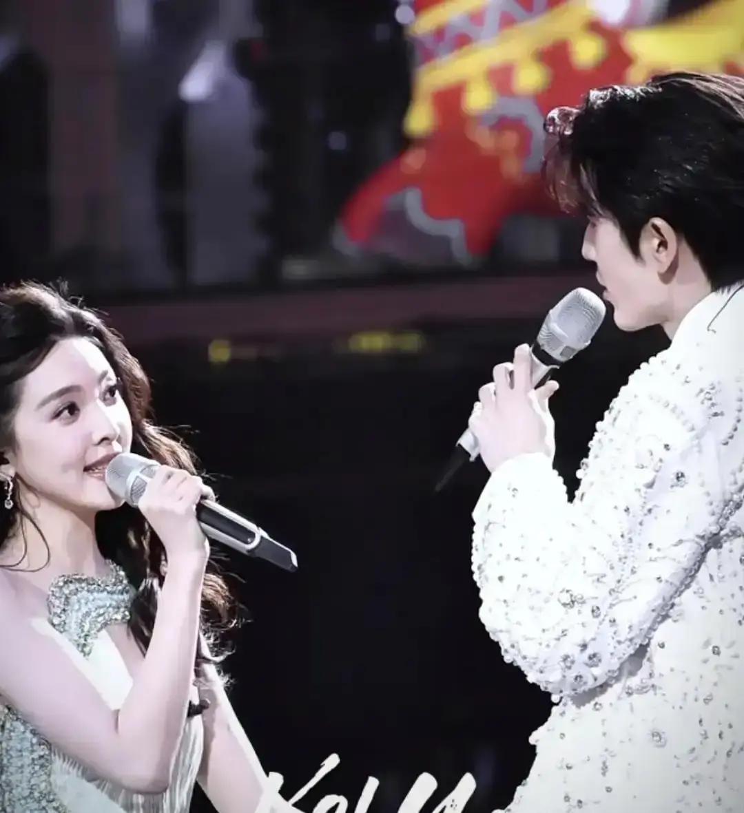 白敬亭抢走桑延！
 
跨年那晚，弹幕还在刷张凌赫章若楠，结果官宣男主却是白敬亭。