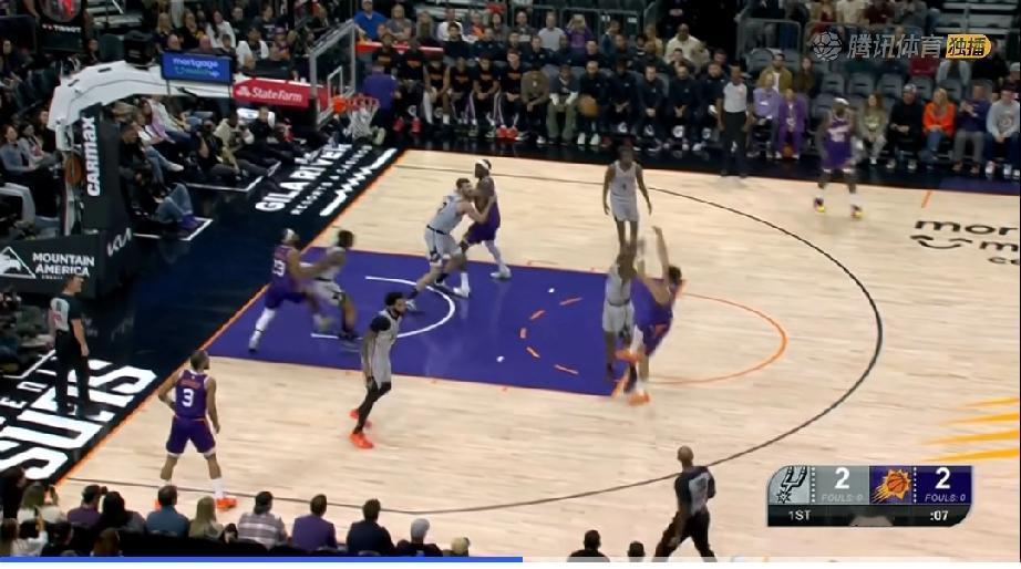 有一说一！
半场数据太阳队49-56马刺队，看看球员得分数据！

狄龙，13投5