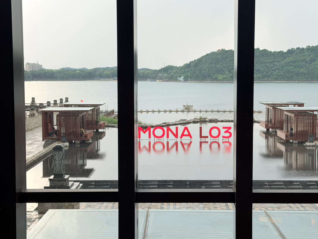 又来北京参加小鹏MONA L03的动态测试了怀柔这边凉快得很何小鹏称年轻人就该有