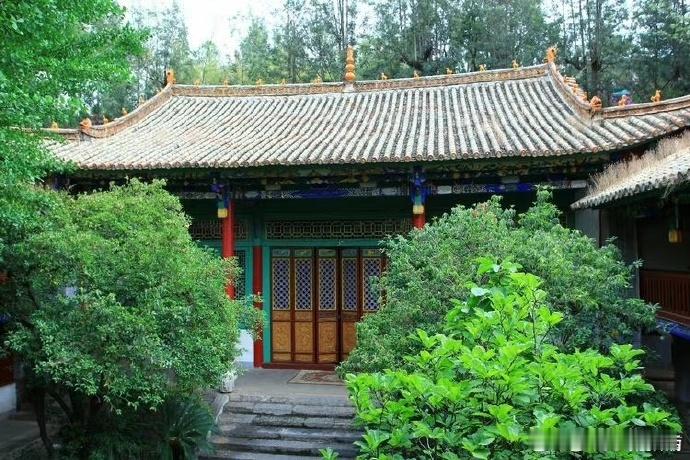 宜良文庙，中国传统文庙建筑的优秀代表之一，是昆明市保护最好、规模最大的文庙。其丰