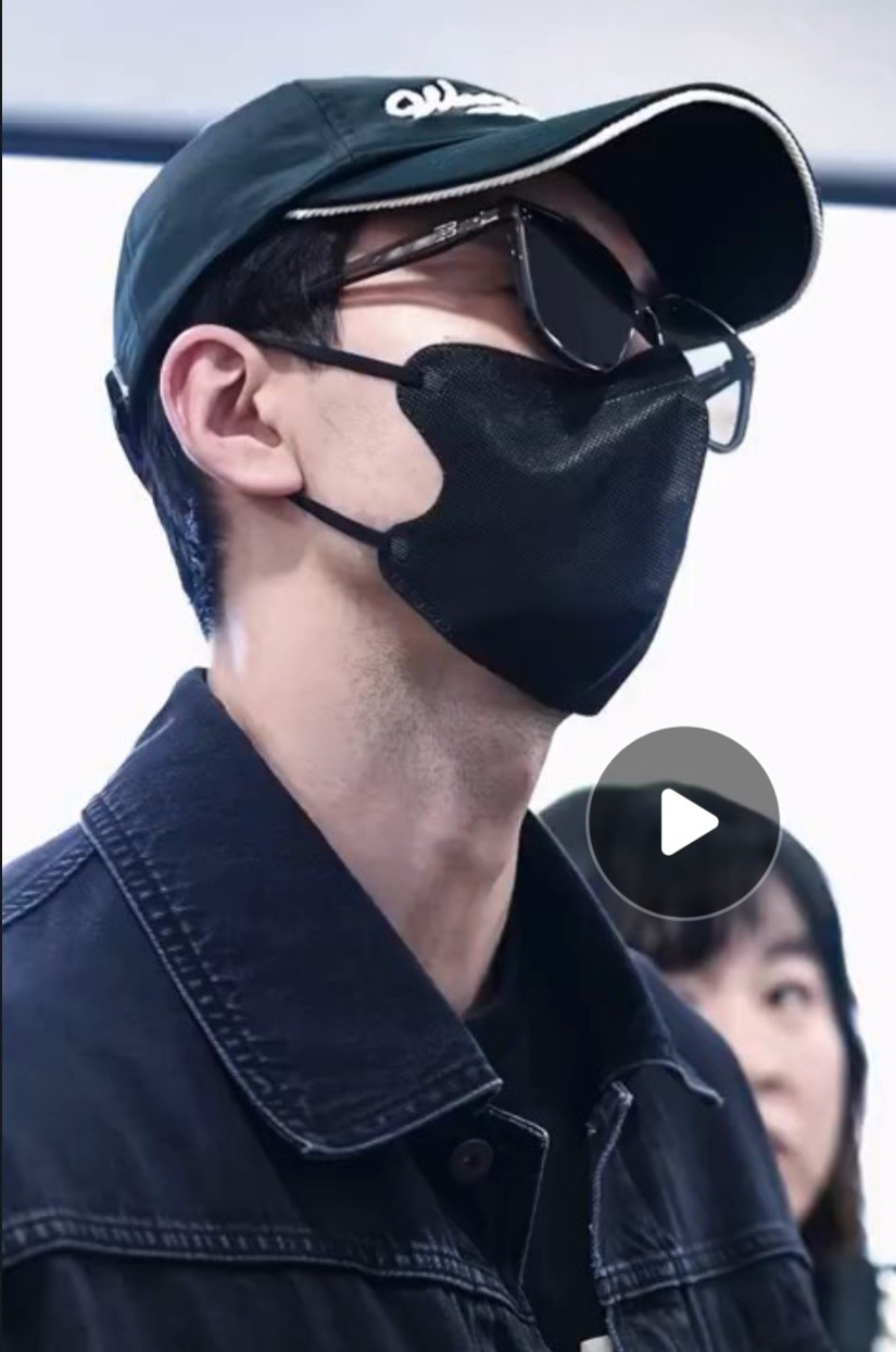 对比星旭那连毛胡的位置、长法和速度，简直一模一样～ 